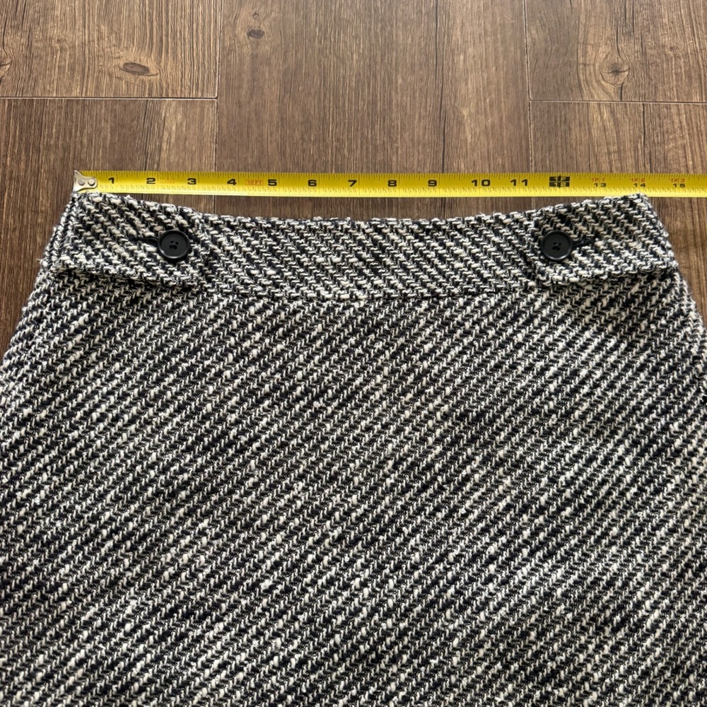 LOFT Mini Skirt Women 4 Black White Herringbone Tweed Button Tab Academia Office - Picture 10 of 13